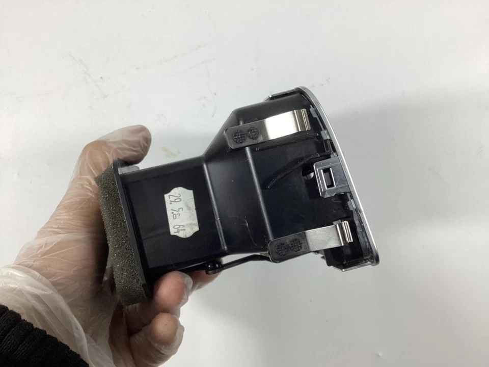 2007-2010 AUDI A6 S8 - задняя центральная консоль вентиляционные отверстия 4E0819203C OEM. - Изображение 4 из 4