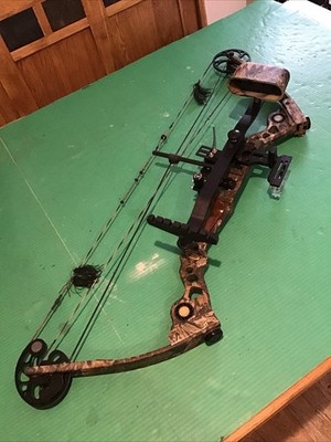 MATHEWS ARCHERY BOW Q2 SOLO CAM Loaded 60lb Quiver Sight 2-prong Rest RH