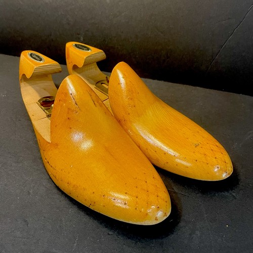 D Mackay Mens Wooden Shoe Tree Stretchers Sz 9C Made in New York USA Vintage