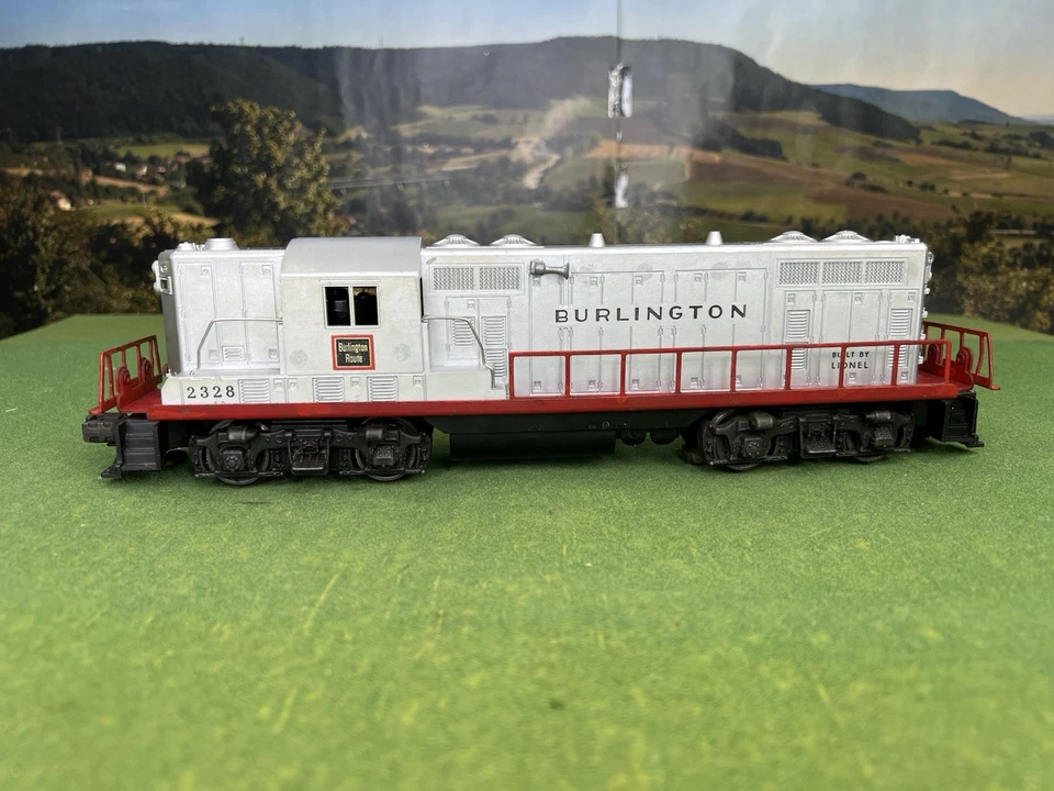 LIONEL POSTWR 2328 BURLINGTON GP-7 DIESEL ENGINE/LOCOMOTIVE FROM 1955-56 - Image 2 of 4