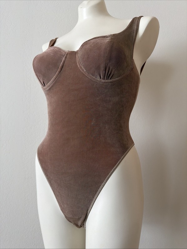 *Carol Malony*#2057*AIO*Body Suit*S-34C*Thong  Back*3 snaps*plastic underwire*