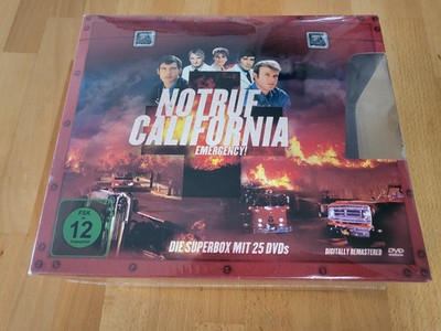 NOTRUF CALIFORNIA EMERGENCY! -DIE SUPERBOX MIT 25 DVDs + BLAULICHT - NEU- OVP