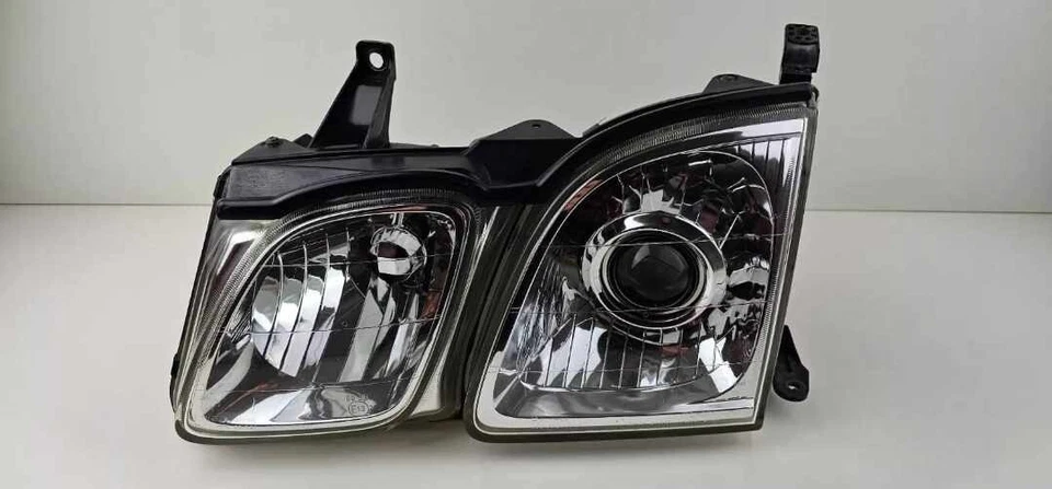 FARO IZQUIERDO PASAJERO TOYOTA LANDCRUISER CYGNUS 100 UZJ100 1998-2007 Foto 4 de 4