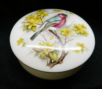3288. Hübsche Dose mit Deckel, Porzellan, Porart, Motiv : Vogel