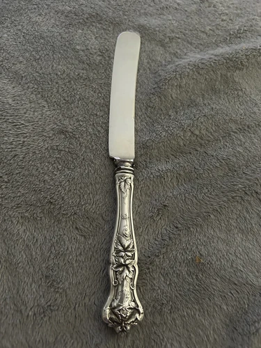 Edgewood by International - Sterling. Dinner Knife With Monogram. 9 7/8 Inches .