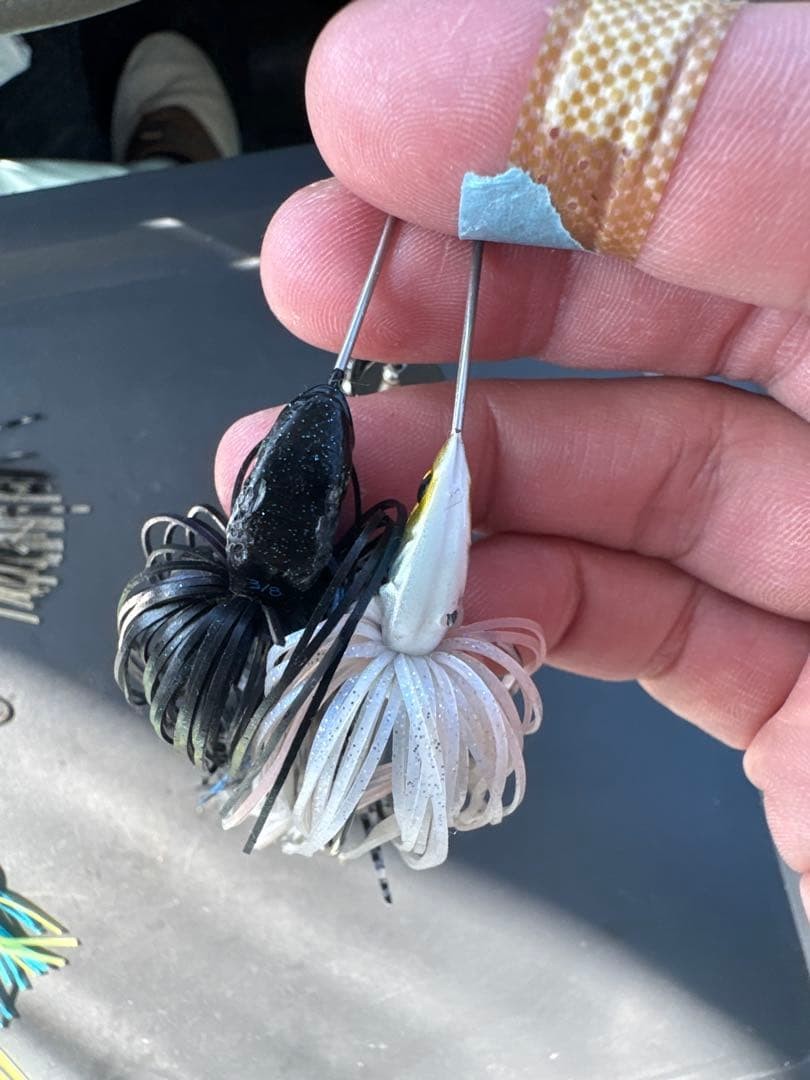 Jackall Dawn 1/4 Spinnerbait Set with Megabass SV-3, Used, Right & Left - Image 4