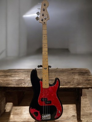Squier Pete Wentz Precision Bass Fall Out Boy Signature Red Heart Graphics
