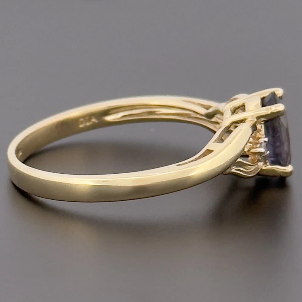 Anillo de tres piedras de oro amarillo de 9 quilates de iolita y diamantes talla N con sello Foto 3 de 4