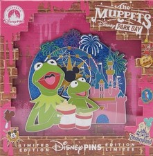 INHAND The Muppets Disney Park Day Jumbo Pin Disneyland Limited Edition - UK