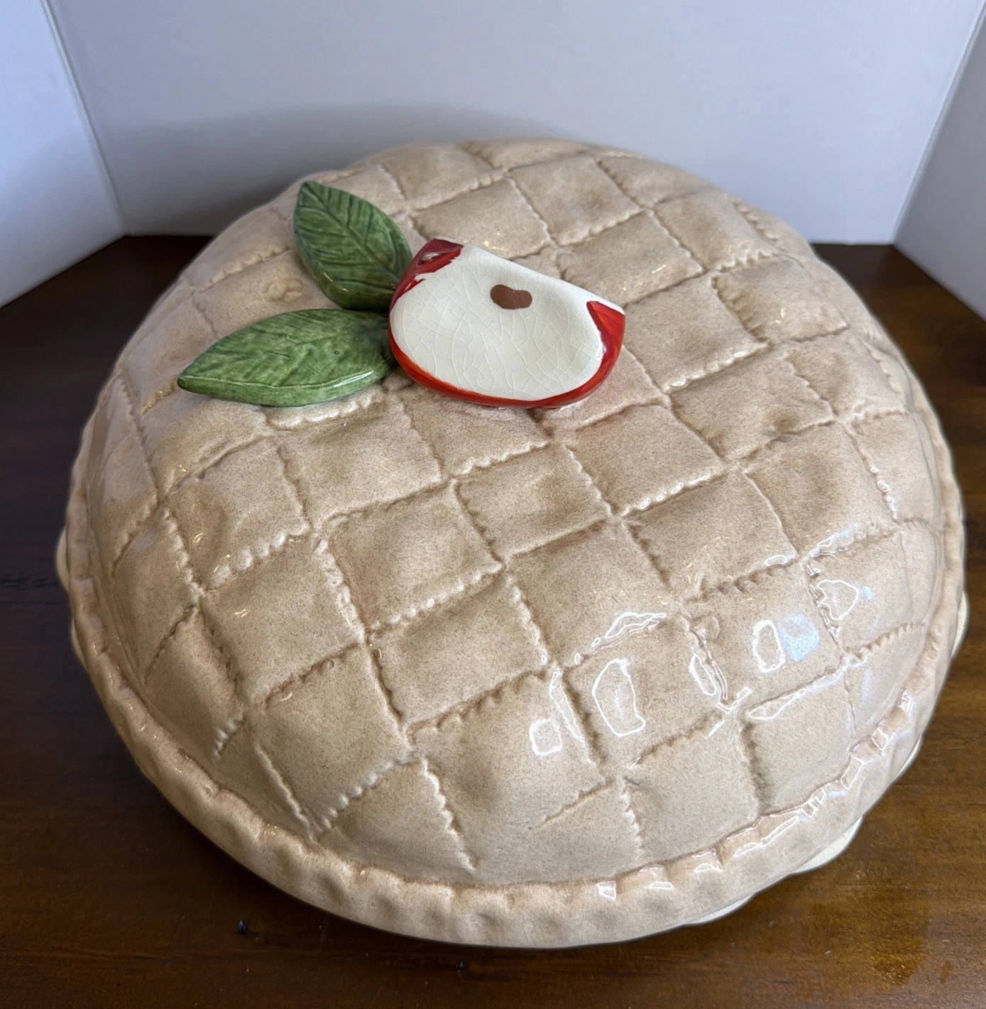 Vintage Ceramic Covered Apple Pie Plate Dish Keeper with Lid Apple Slice Top
