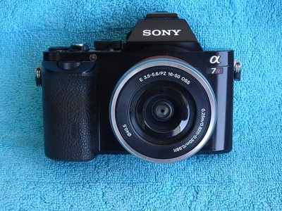 Sony Alpha 7 R  -- Vollformatkamera mit 16 -  50 mm Objektiv
