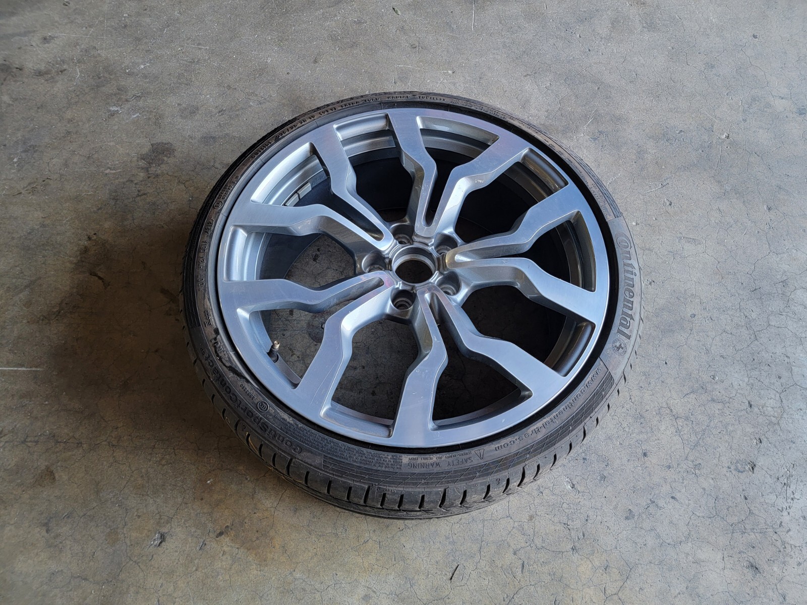 AUDI R8 REAR WHEEL RIM WITH TIRE OEM 420601025AM 