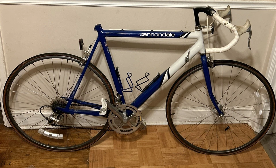 Bicicleta de Carreras Cannondale Criterium 54cm 3.0 Aluminio Azul/Blanco Sin Asiento Hecha en EE. UU. Foto 3 de 4