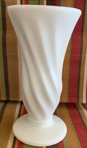 Vintage Hull USA #B41 Twisted Column Vase Matte Cream/White Footed MCM 9”H