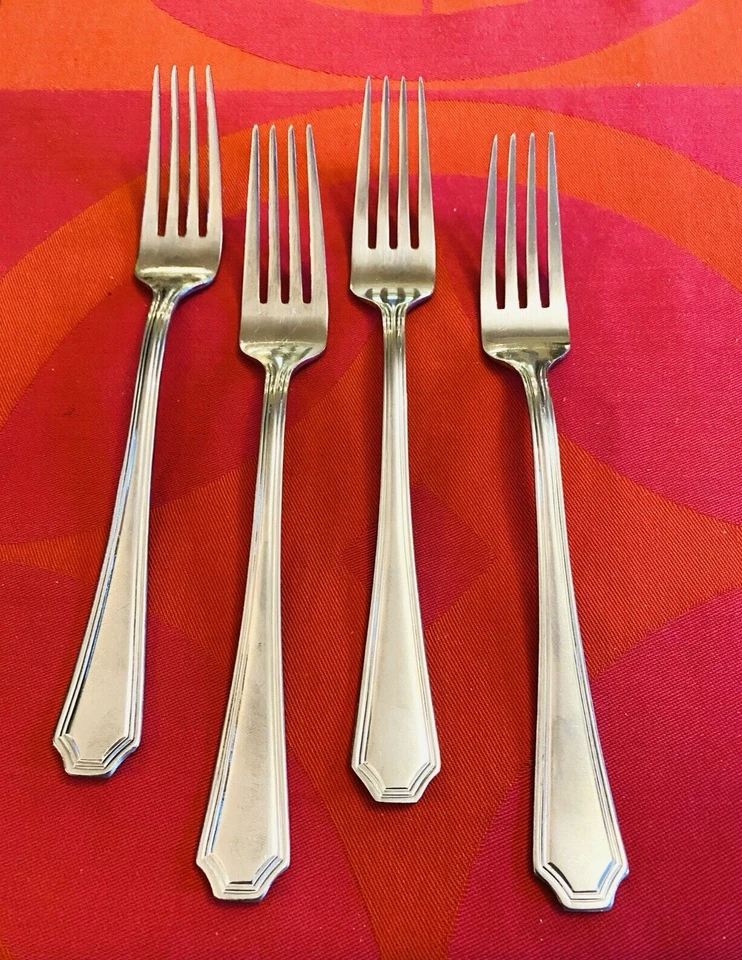 Farberware Arlington Outline Scallop Tip 18/0  4- Dinner Forks 8 1/4" - Image 2 of 4