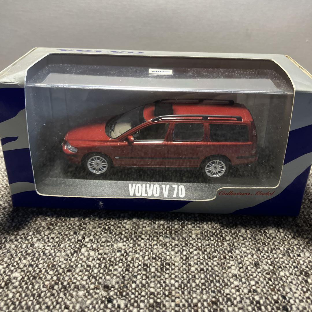 1/43 ミニカー　ボルボvolvo V70レッド　ディーラー正規品モデルカー Volvo V70 Red 1/43 Scale Diecast Model Car Used, Detailed