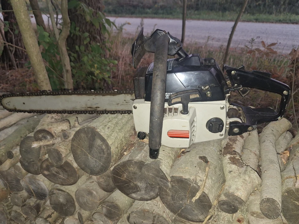 Vintage Craftsman Chainsaw 3.7 OEM Model 358.356091/Poulan Counter vibe  - Image 4 of 4