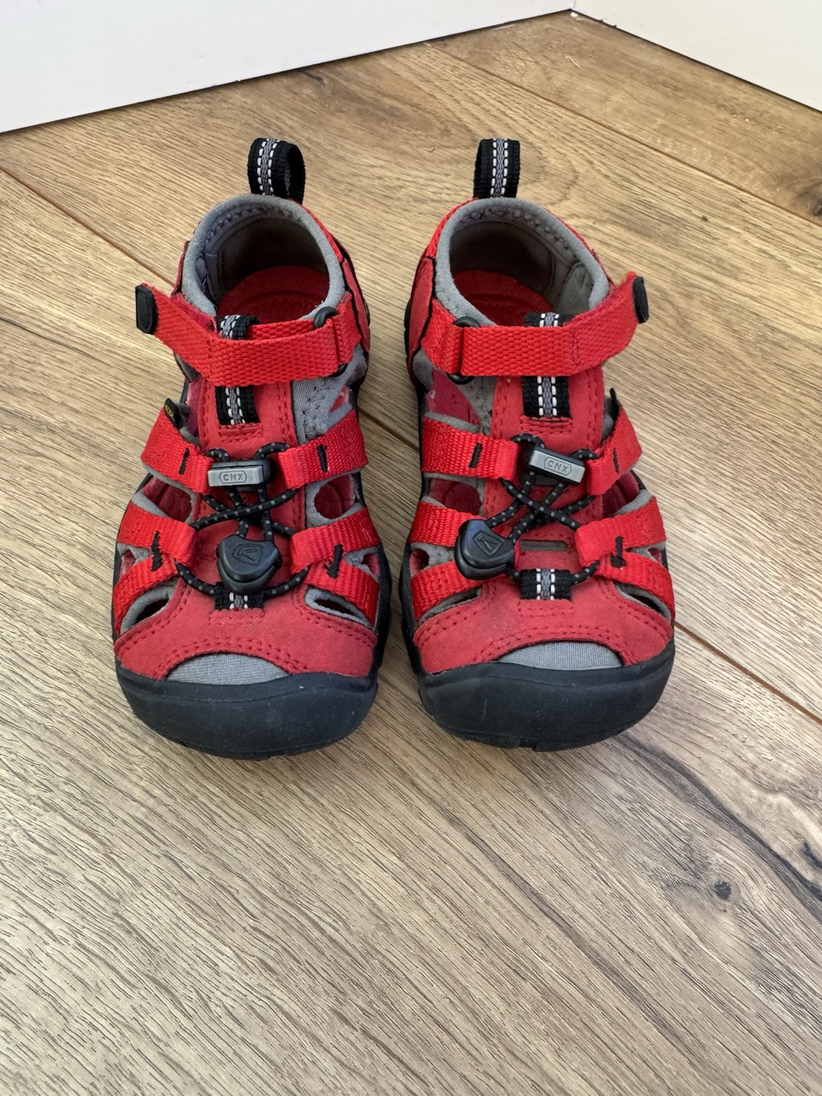 Sandalo scarpe KEEN rosso impermeabile punta chiusa taglia giovane US 9 escursionismo passeggio