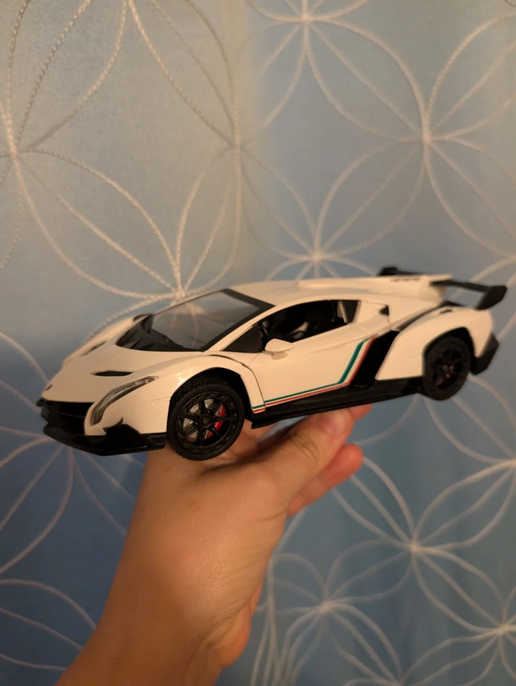 Coche modelo miniatura KYOSHO 1:43 Lamborghini Veneno KY252091WH Foto 3 de 4