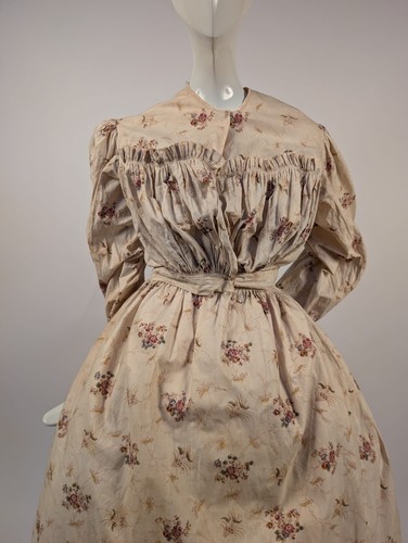 VICTORIAN 1890’S FLORAL PRINT DRESS W RUCH RUFFLES + FULL PUFF SLEEVES - Picture 2 of 10