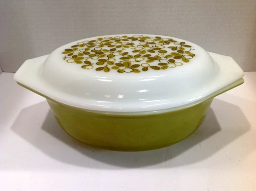 VINTAGE PYREX CASSEROLE DISH with 1.5qt LID OLIVE VERDE AVOCADO 043