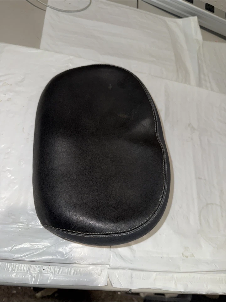 Schwinn 398V VELO Bicycle Seat Saddle Black Comfortable Padding - Image 2 of 4