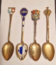 lot de 4 petites cuilleres touristiques anciennes souvenir
