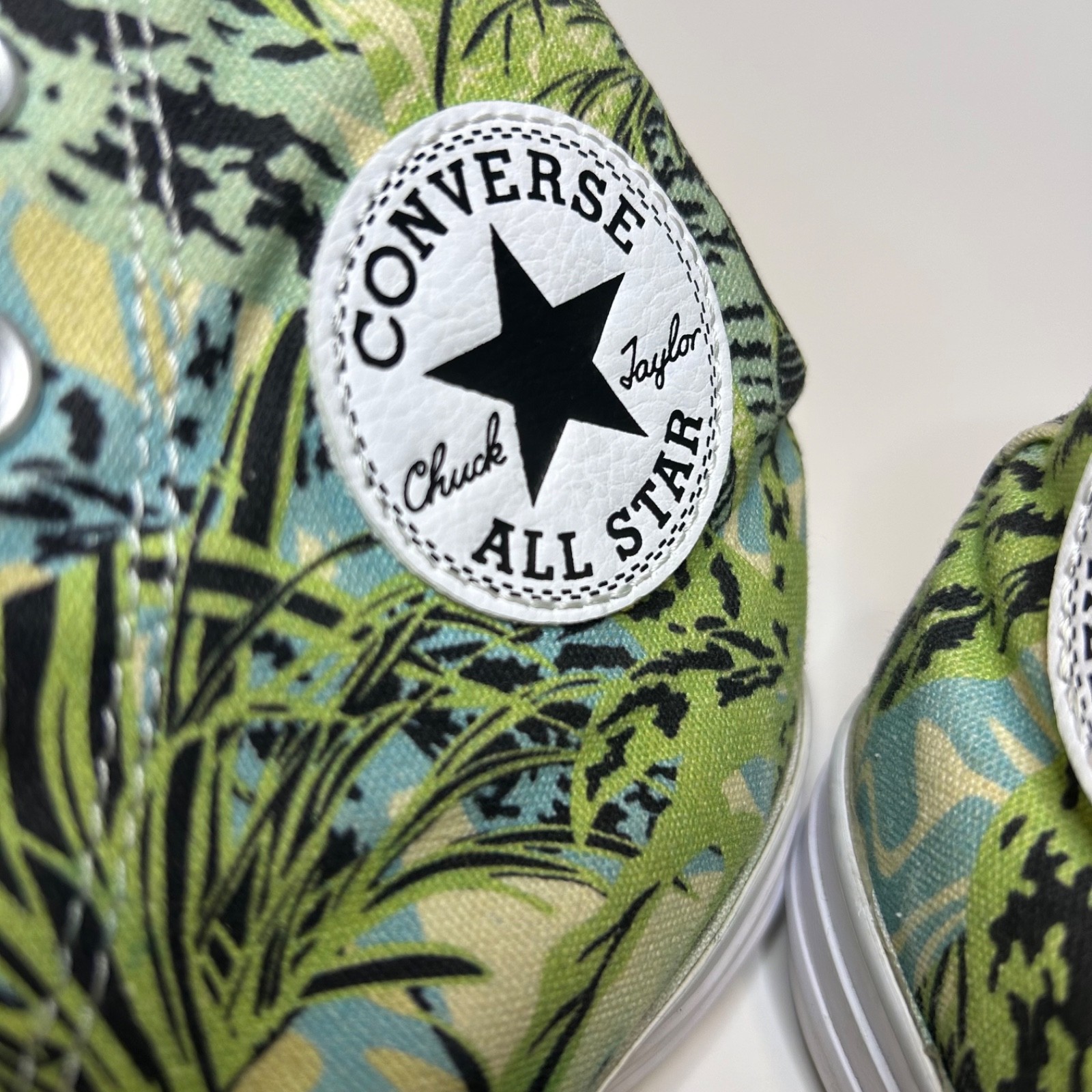 Converse High-Top Chuck Taylor All Star CTAS Canvas Tropical Green Floral Sz 7.5