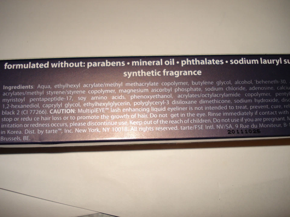 Delineador de ojos líquido potenciador de pestañas Tarte Multipleye Foto 2 de 3