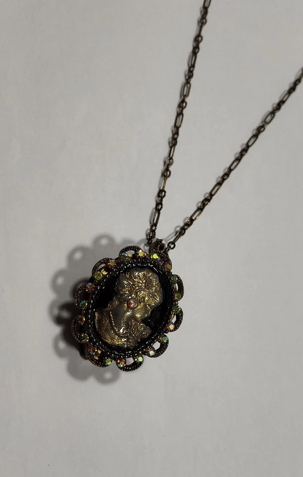 COLLAR COLGANTE LUPA LUPA TONO BRONCE CAMAFEO SOBRE FREGONA CONCHA 20X Foto 4 de 4