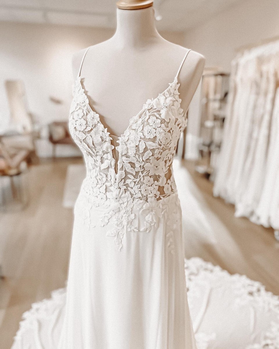 sachin and babi light blue dress BABARONI Chiffon Lace White Wedding Dresses A-line Plunging V-Neck  Sweep/Brush Train Spaghetti Straps – BABARONI UK
