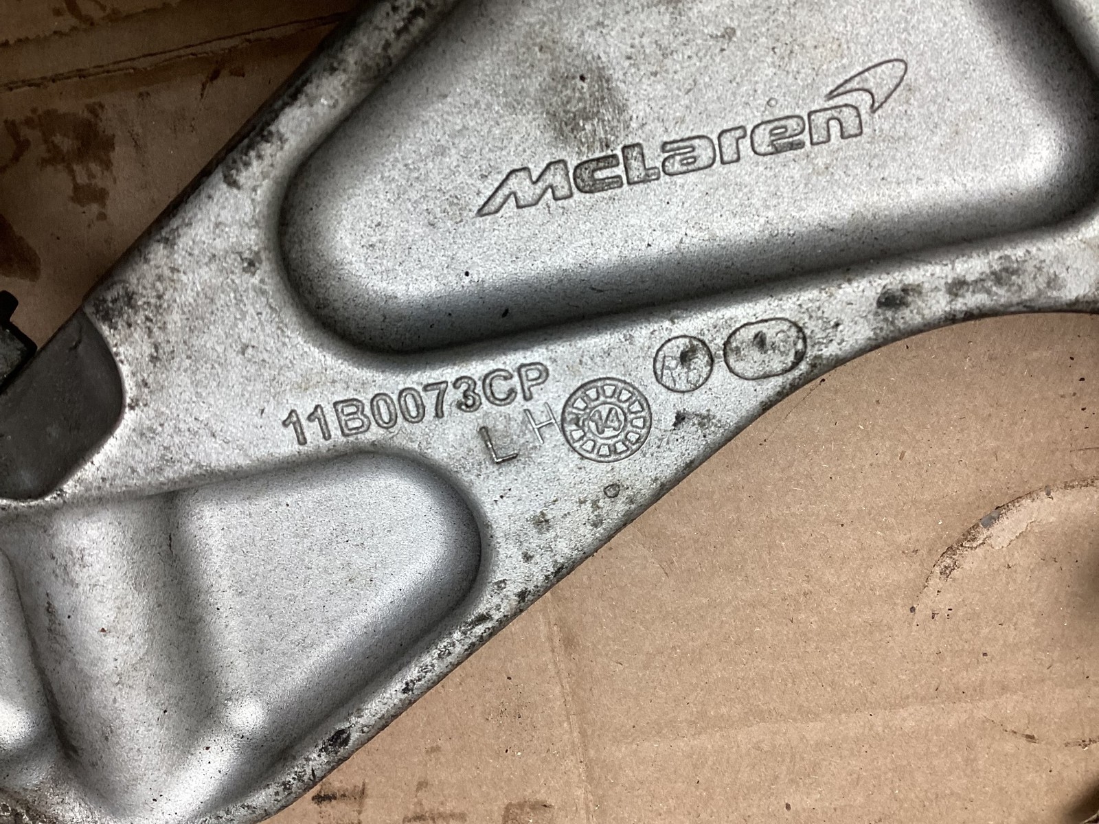 McLaren 650S 2016 Rear Left Driver Spindle Knuckle Hub W/ Control Arm 15 -17 :Y