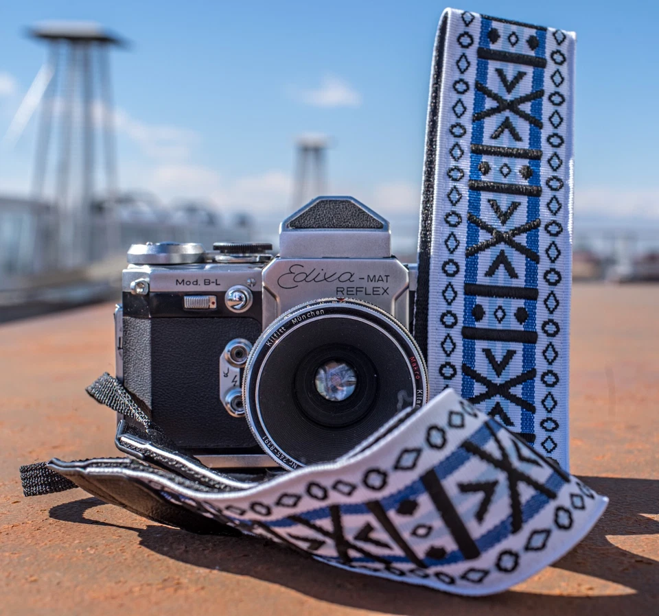 Impressionante alça de câmera branca, azul e preta padrão geométrico inspirada no hippie - Imagem 3 de 4