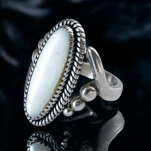 Vintage Native American Navajo Mother of Pearl Sterling Silver Ring Size 5