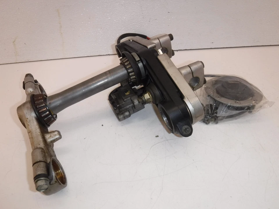 Suzuki gs500e 1993 triple juego de árbol con abrazaderas interruptor de encendido y llaves de tapa de gas Foto 2 de 4