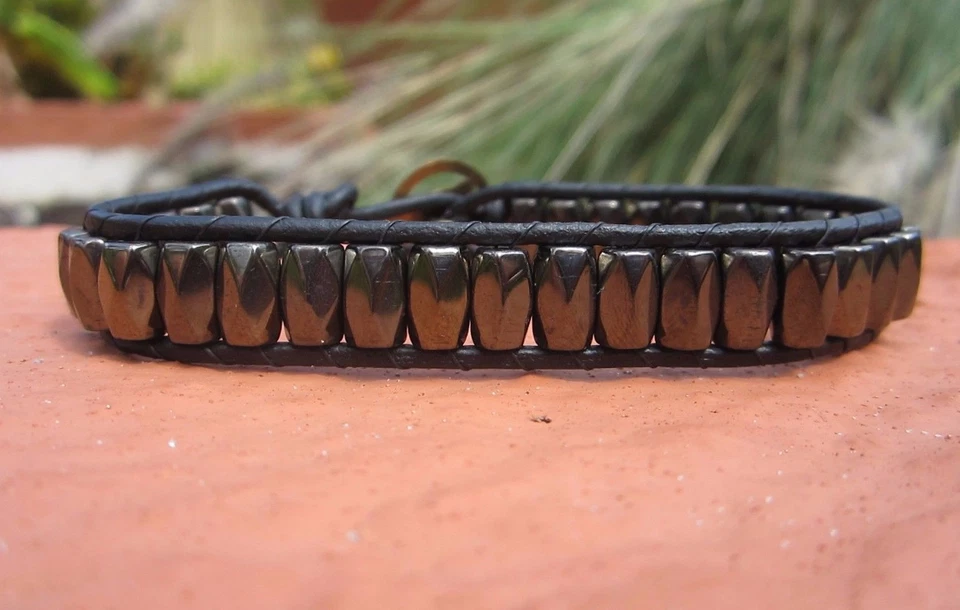 Pulsera de cuero negra magnética hematita pirita hecha a mano para hombre botón trucha Foto 3 de 4