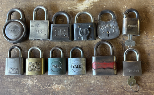 Antikes & Vintage Vorhängeschloss Konvolut 2 mit Schlüssel. Yale, Terrier, American, Chateau, Fraim
