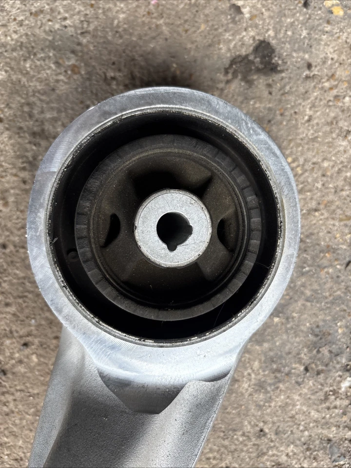 LAND ROVER RANGEROVER SPORT RIGHT FRONT LOWER CONTROL ARM FRONT L461 LR152744 - Image 2 of 4