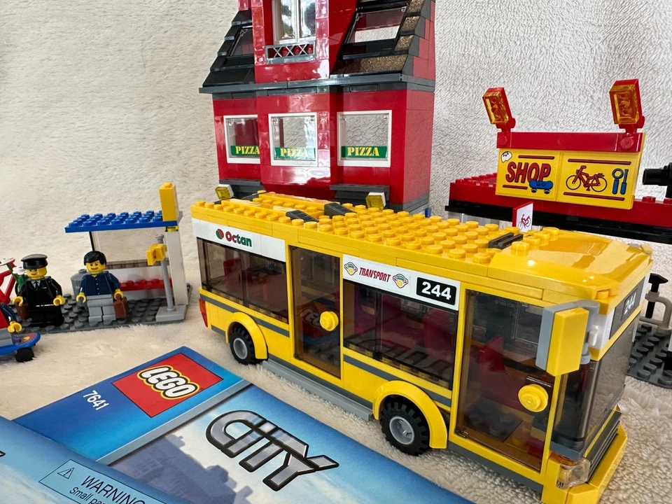 LEGO CITY: City Corner (7641) Clean, Complete, & Sorted W/ Minifigures & Inst. - Image 2 of 4