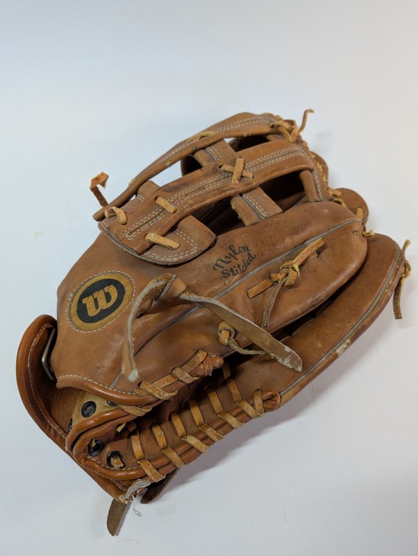 Wilson A9810 Brown Leather Softball Glove Grip Tight Pocket Right Handed Throw