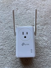 TP-Link 300Mbps Wi-Fi Range Extender Tl-WA860RE w/power outlet 