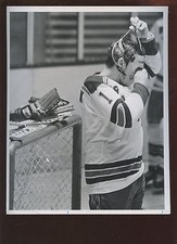 October 1970 Ed Giacomin New York Ranger Adjusts Mask Beraswill 8 X 10 Photo