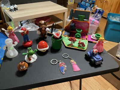 Super Mario Nintendo Bulk Lot -15 Piece Lot