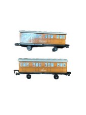 Ertl Thomas The Tank Engine  Friends 2 Passenger Cars Clarabel  Annie 1997