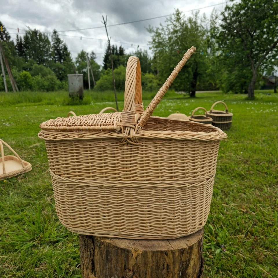 Large Wicker Picnic Basket – Handmade Willow Hamper with Double Lids - Image 3 of 4