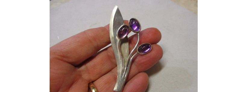 TAXCO Sterling Silver 9.00 CTW Amethyst Cabochon Flower Brooch Pin