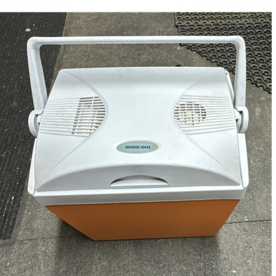 Mobicool DC Thermoelektrische Kühlbox tragbar weiß orange mit Stromleitung