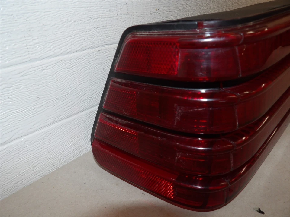 MERCURY LYNX 1985-1987 HATCHBACK LH CONJUNTO DE LUCES TRASERAS LATERALES DEL CONDUCTOR exc. XR3 OEM Foto 2 de 4