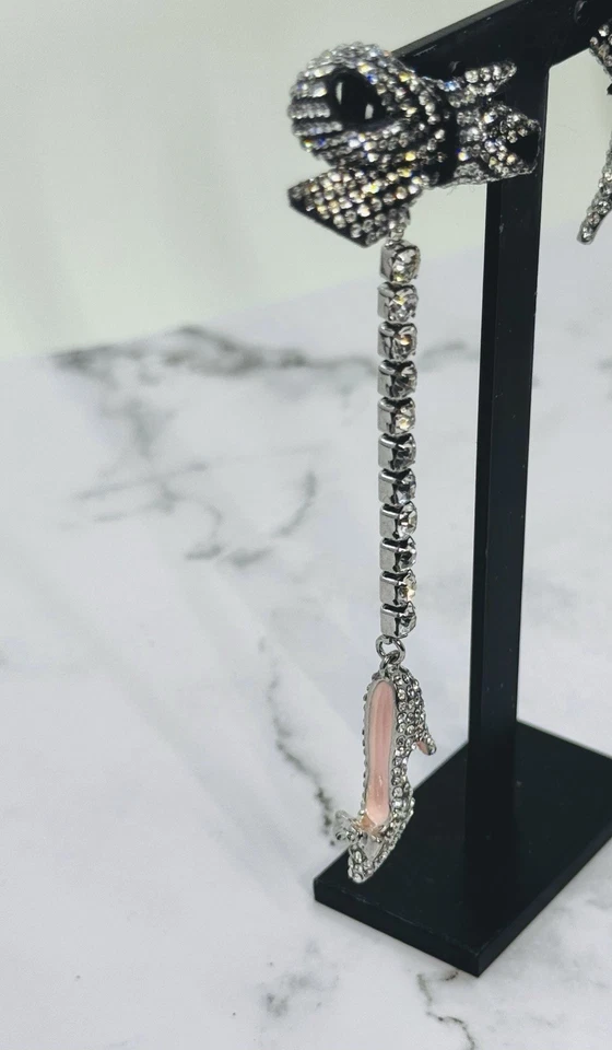 Raro Betsey Johnson Diamantes de Imitación Desajustados Tacones Altos Arco Rosa Parte Inferior/Suelas Foto 3 de 4