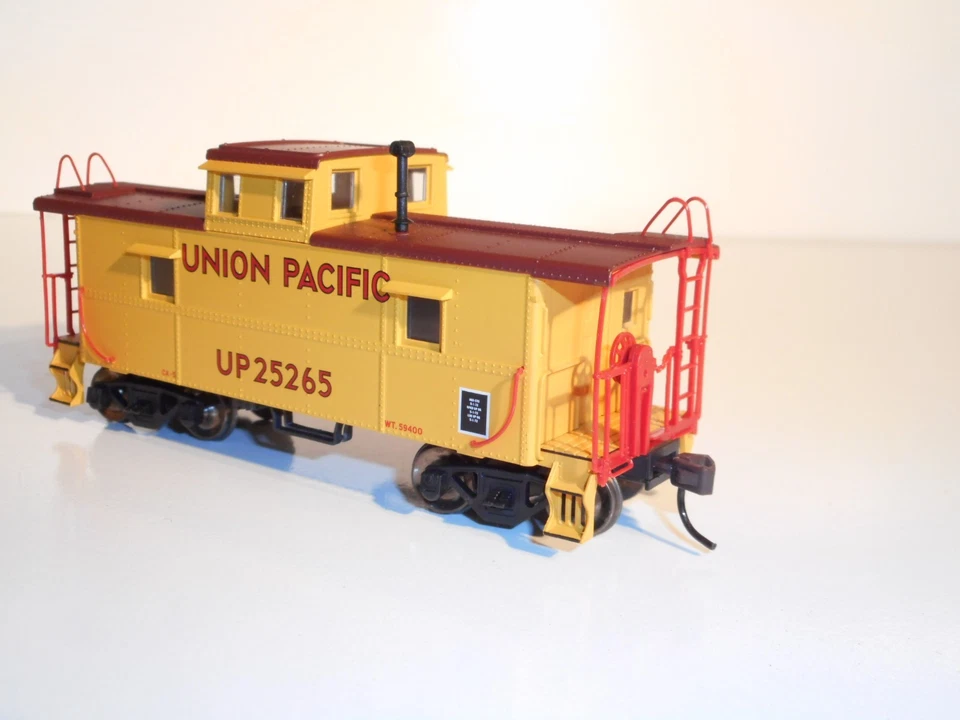 Atlas 955, Union Pacific Cupola Caboose, road 25265. In New cond.HO scale.Boxed - Image 4 of 4